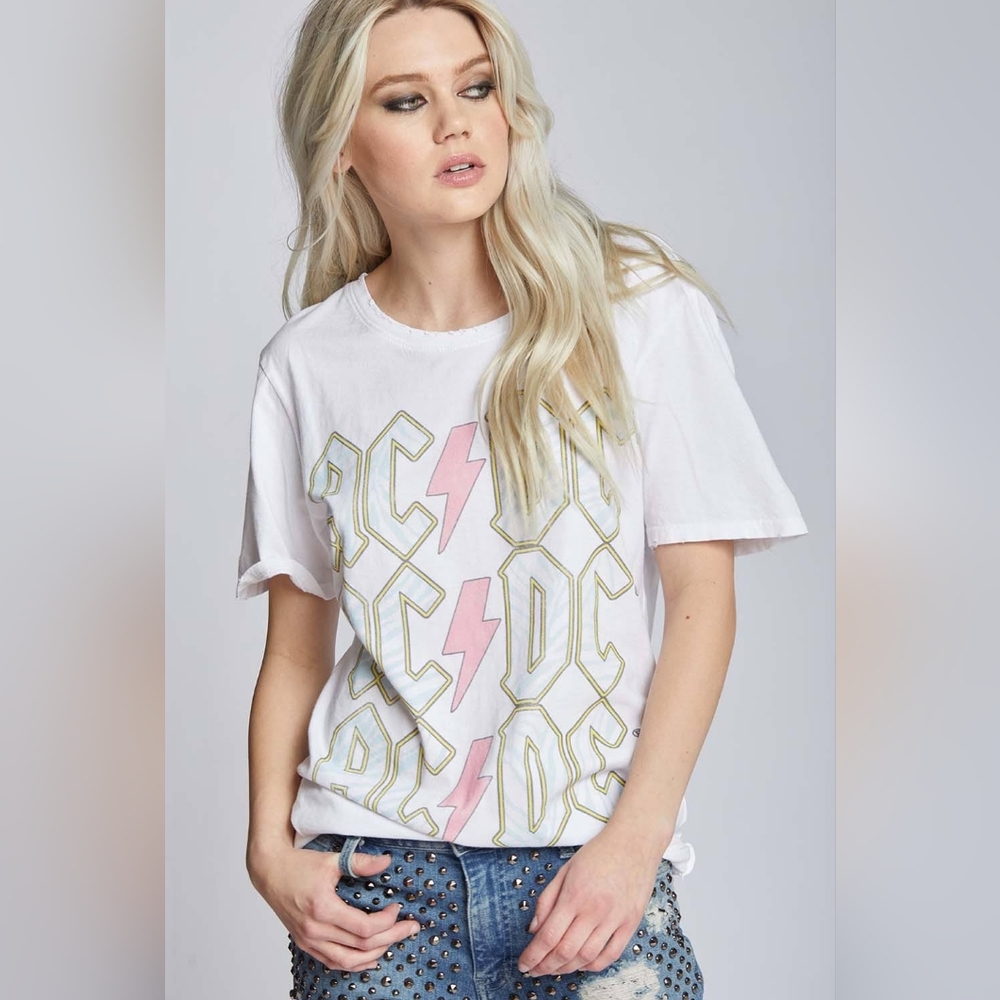 5. NWOT RECYCLED KARMA ac/dc pink bolt tee in white/pink, Size M